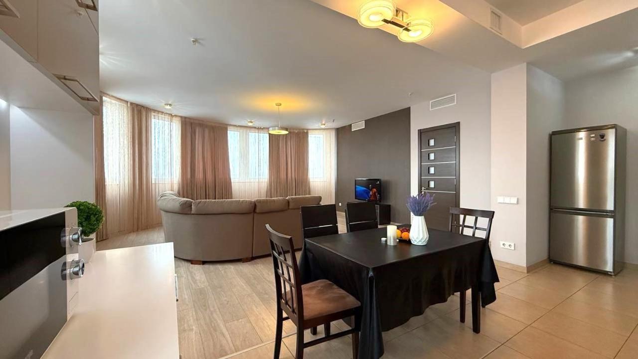 Bright House On 23 Serpnya คาร์คิฟ ภายนอก รูปภาพ