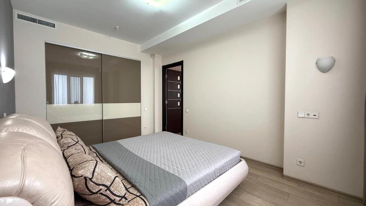 Bright House On 23 Serpnya คาร์คิฟ ภายนอก รูปภาพ