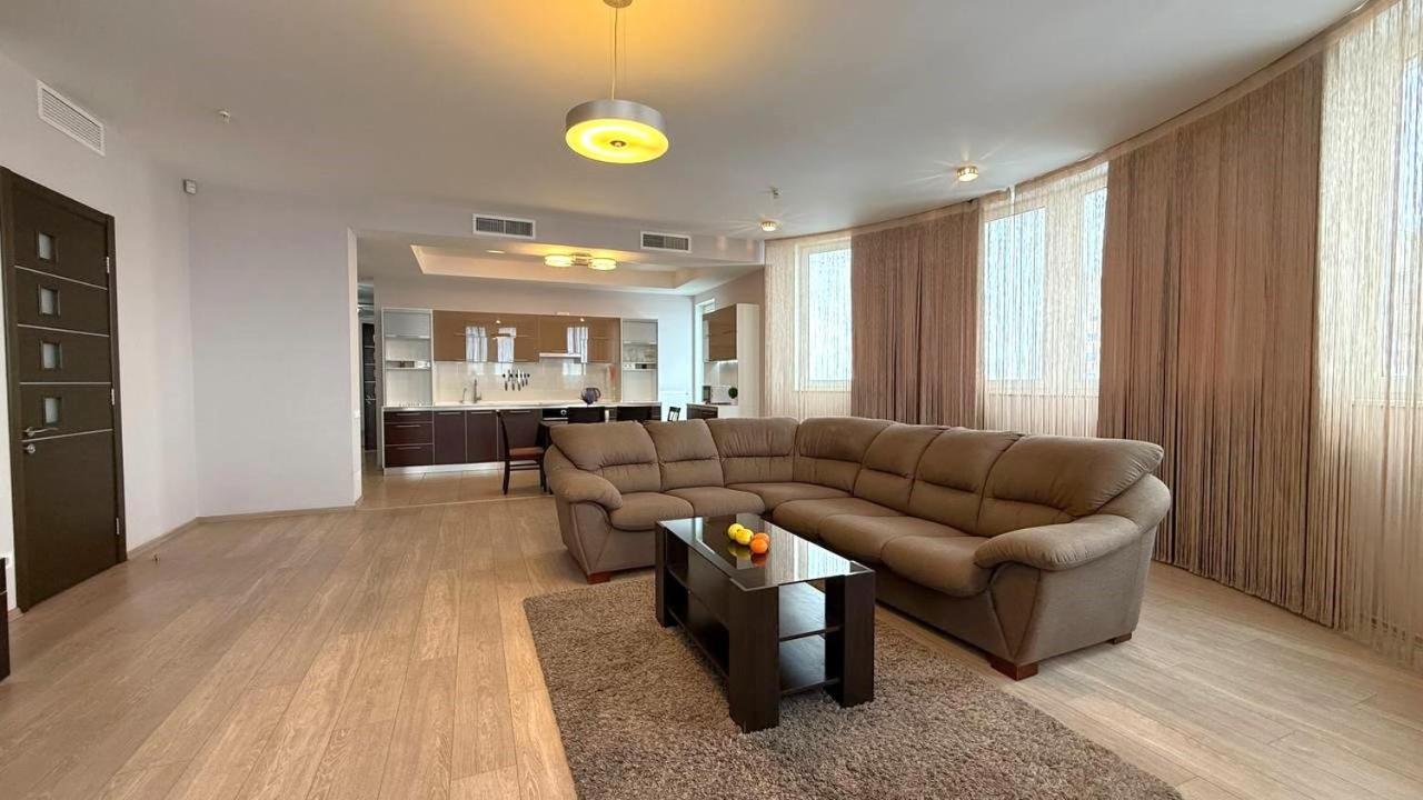 Bright House On 23 Serpnya คาร์คิฟ ภายนอก รูปภาพ