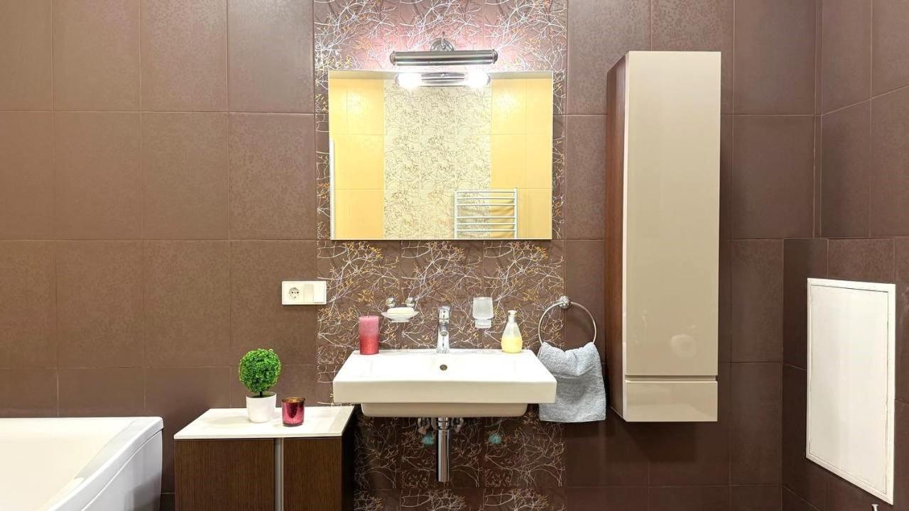 Bright House On 23 Serpnya คาร์คิฟ ภายนอก รูปภาพ