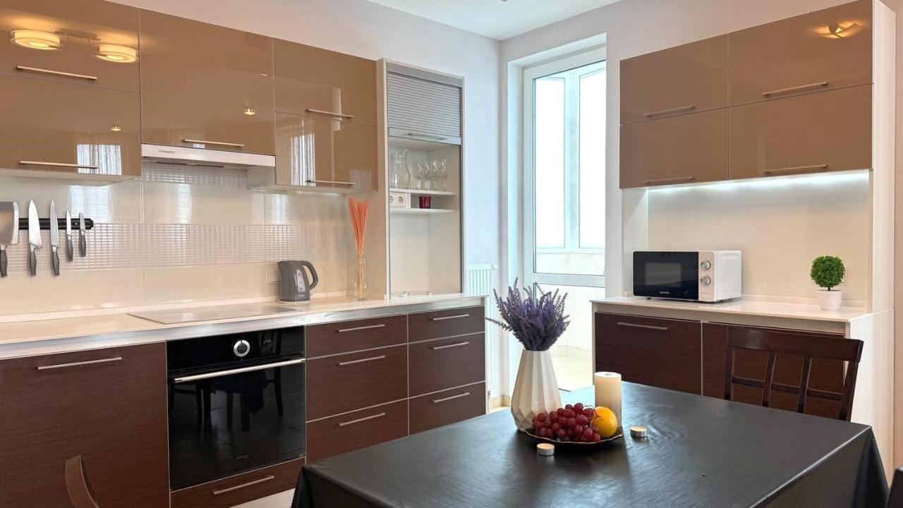 Bright House On 23 Serpnya คาร์คิฟ ภายนอก รูปภาพ