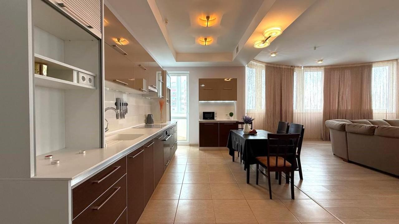 Bright House On 23 Serpnya คาร์คิฟ ภายนอก รูปภาพ