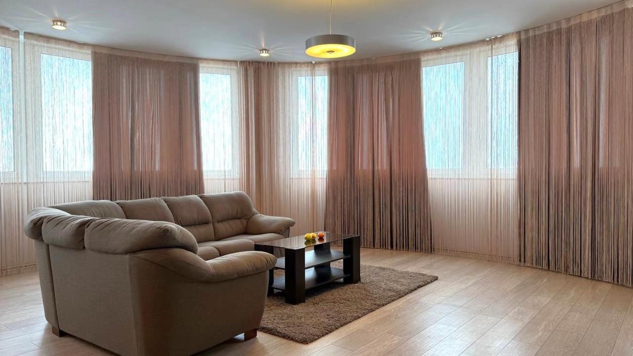 Bright House On 23 Serpnya คาร์คิฟ ภายนอก รูปภาพ