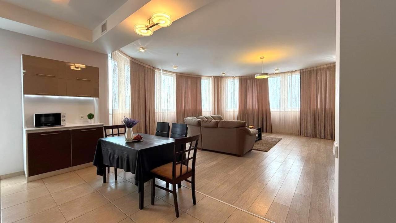 Bright House On 23 Serpnya คาร์คิฟ ภายนอก รูปภาพ