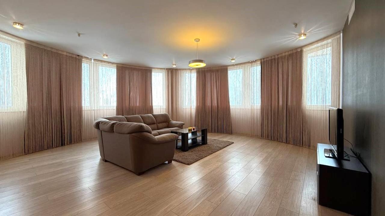 Bright House On 23 Serpnya คาร์คิฟ ภายนอก รูปภาพ