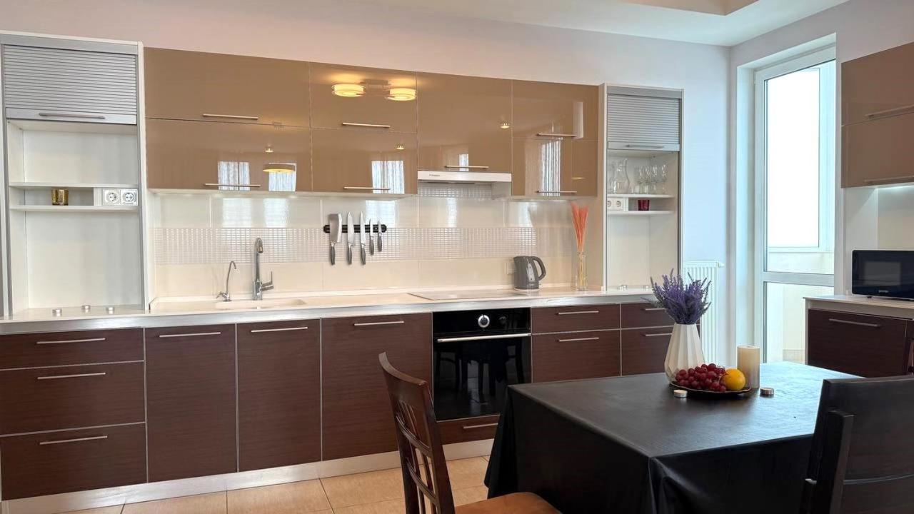 Bright House On 23 Serpnya คาร์คิฟ ภายนอก รูปภาพ